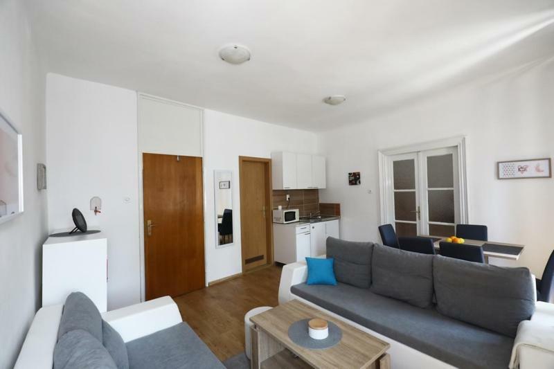 Odeon Apartment And Rooms Fiume Kültér fotó